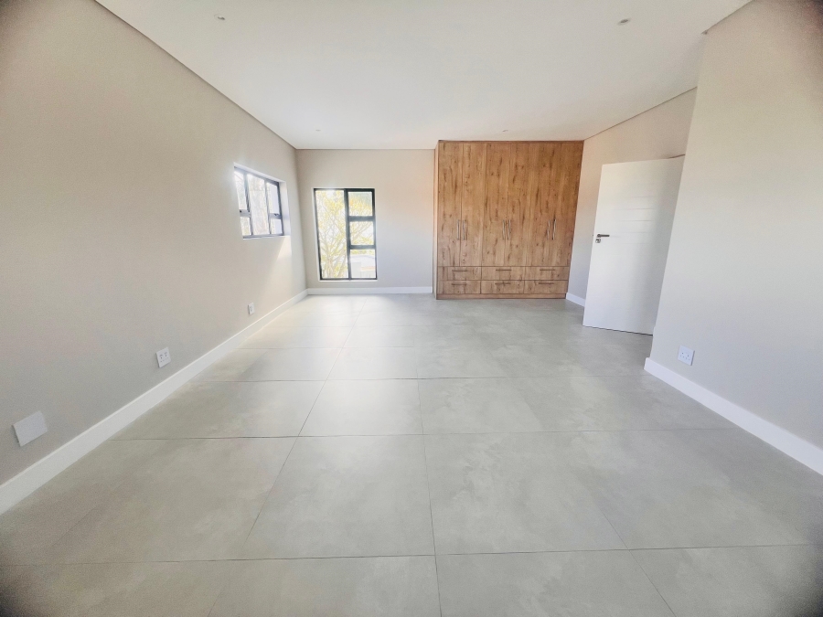 5 Bedroom Property for Sale in Myburgh Park Western Cape